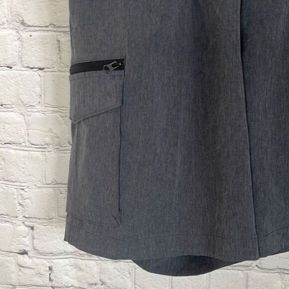 Old Navy Men’s Gray At the Knee 9” Inseam Shorts size medium NEW - Picture 2 of 6